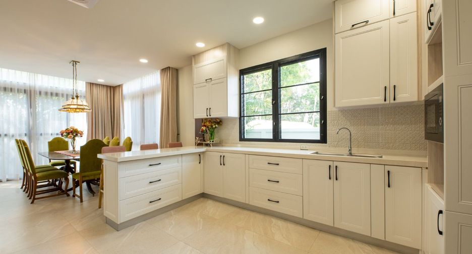 For sale 4 bedrooms villa in Saraphi, Chiang Mai
