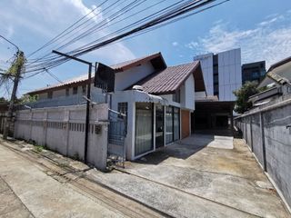出租 5 卧室 独立屋 在 Huai Khwang, 曼谷