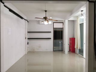 出租 5 卧室 独立屋 在 Huai Khwang, 曼谷