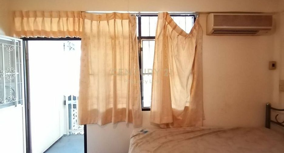 Casa adosada en venta de 2 habitaciones en Phra Khanong, Bangkok