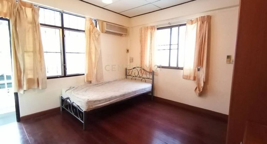 Casa adosada en venta de 2 habitaciones en Phra Khanong, Bangkok