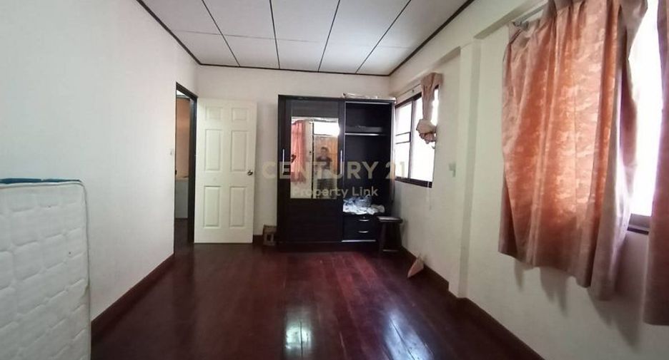 Casa adosada en venta de 2 habitaciones en Phra Khanong, Bangkok