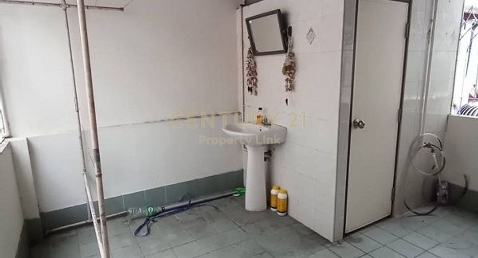 Casa adosada en venta de 2 habitaciones en Phra Khanong, Bangkok