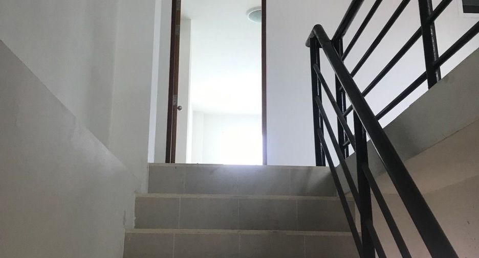 For sale 6 bed townhouse in Mueang Rayong, Rayong