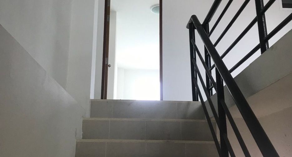 出售 6 卧室 联排别墅 在 Mueang Rayong, Rayong