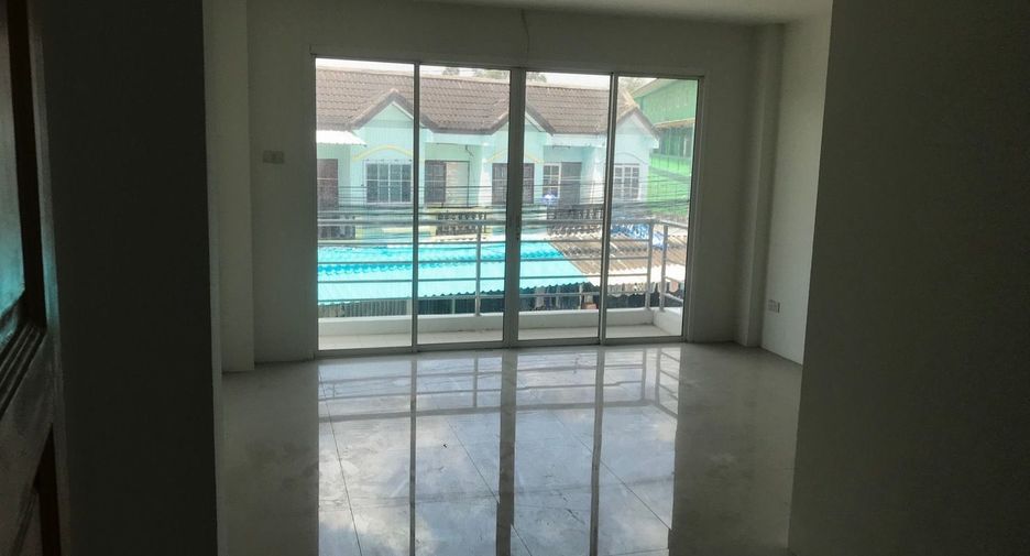 出售 6 卧室 联排别墅 在 Mueang Rayong, Rayong