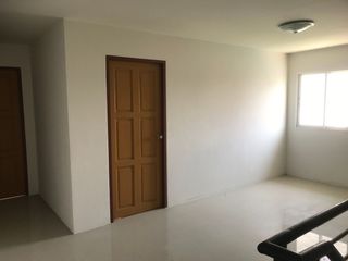 Casa adosada en venta de 6 habitaciones en Mueang Rayong, Rayong