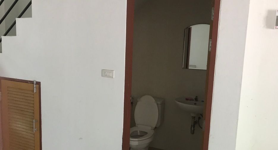 出售 6 卧室 联排别墅 在 Mueang Rayong, Rayong