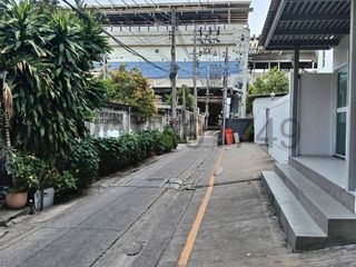 For rent 3 bedrooms house in Thon Buri, Bangkok