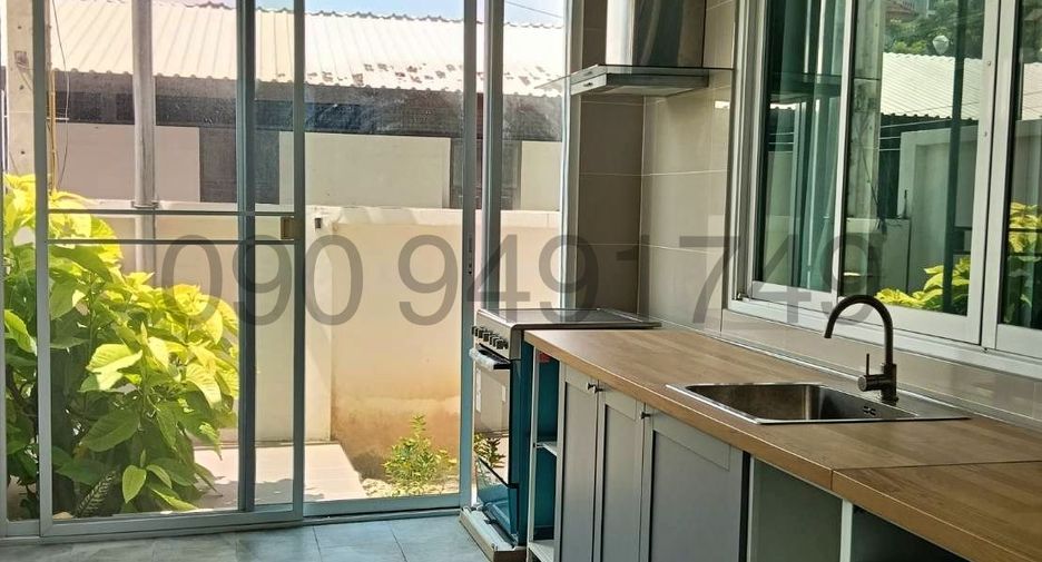 For rent 3 bedrooms house in Thon Buri, Bangkok
