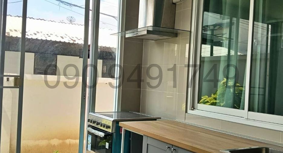 For rent 3 bedrooms house in Thon Buri, Bangkok