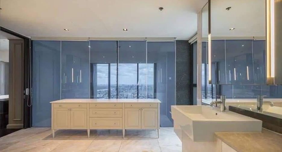For rent 4 bedrooms condo in Sathon, Bangkok