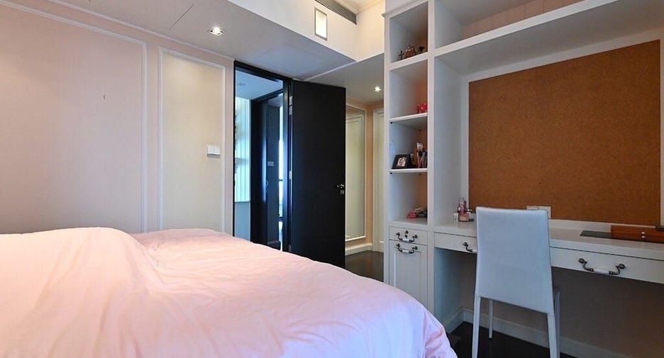 For rent 4 bedrooms condo in Sathon, Bangkok