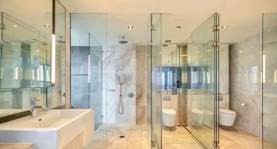 For rent 4 bedrooms condo in Sathon, Bangkok