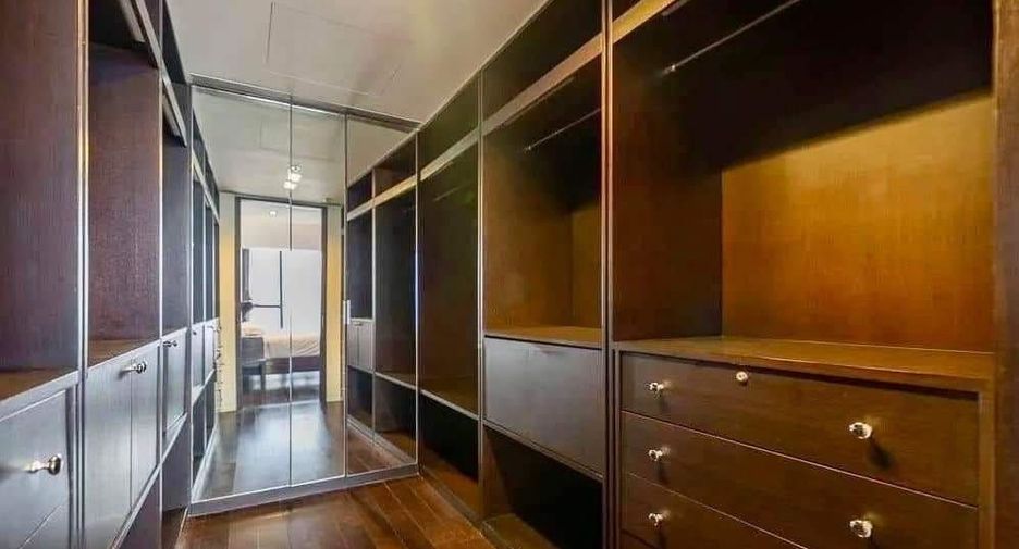 For rent 4 bedrooms condo in Sathon, Bangkok