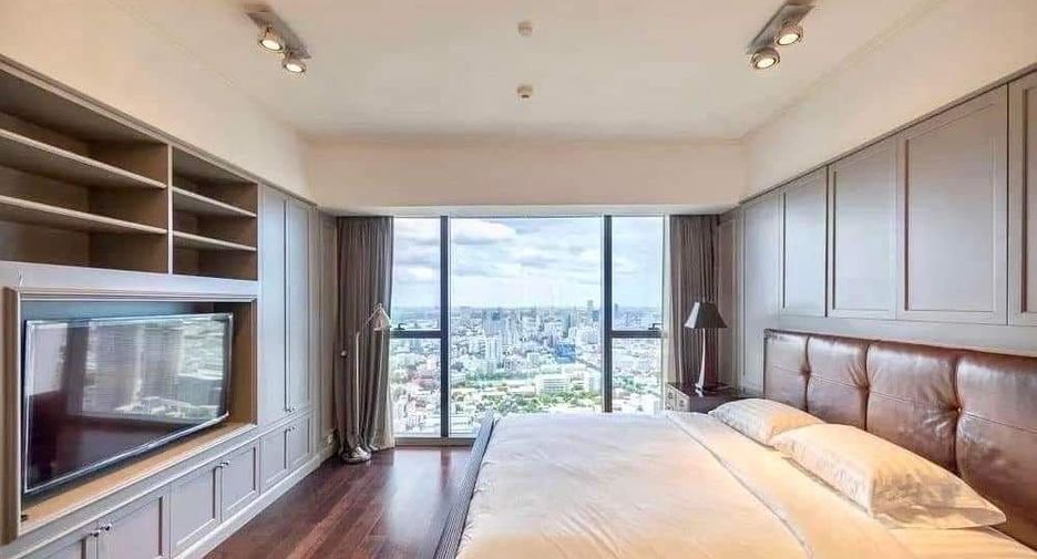 For rent 4 bedrooms condo in Sathon, Bangkok