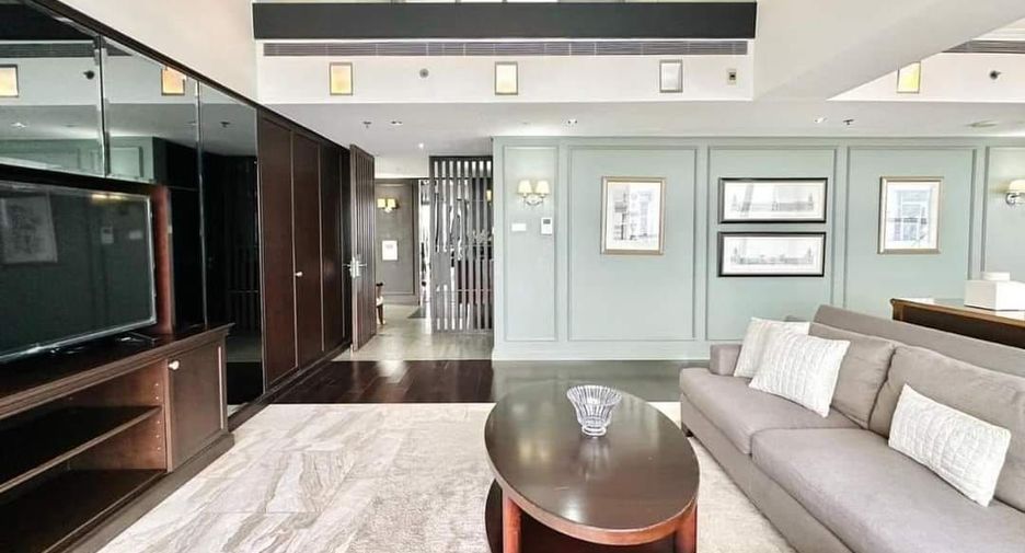 For rent 4 bedrooms condo in Sathon, Bangkok