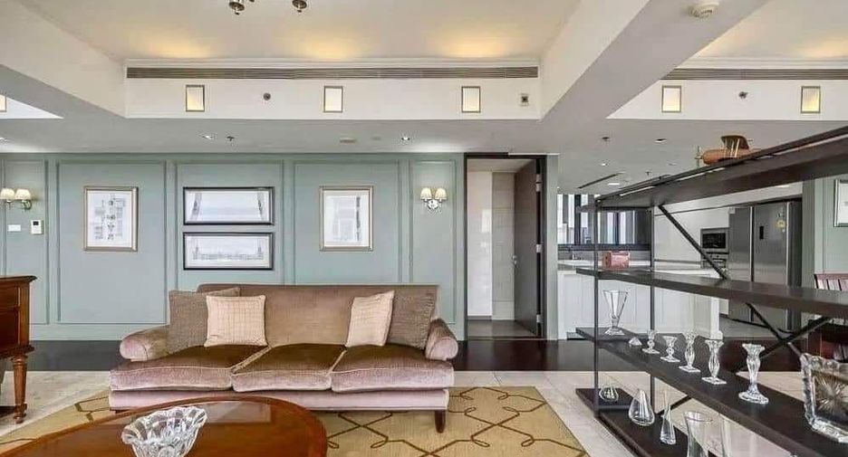 For rent 4 bedrooms condo in Sathon, Bangkok