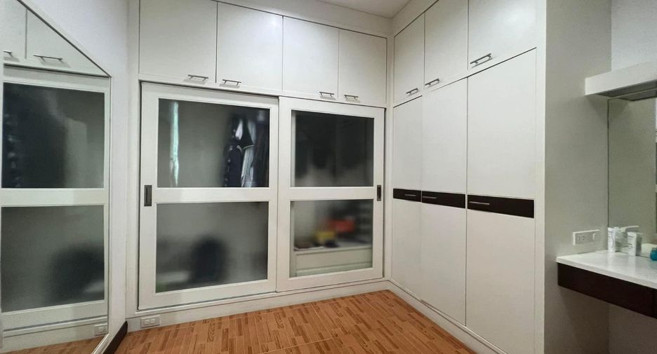 For sale 3 bedrooms villa in Mueang Chiang Mai, Chiang Mai