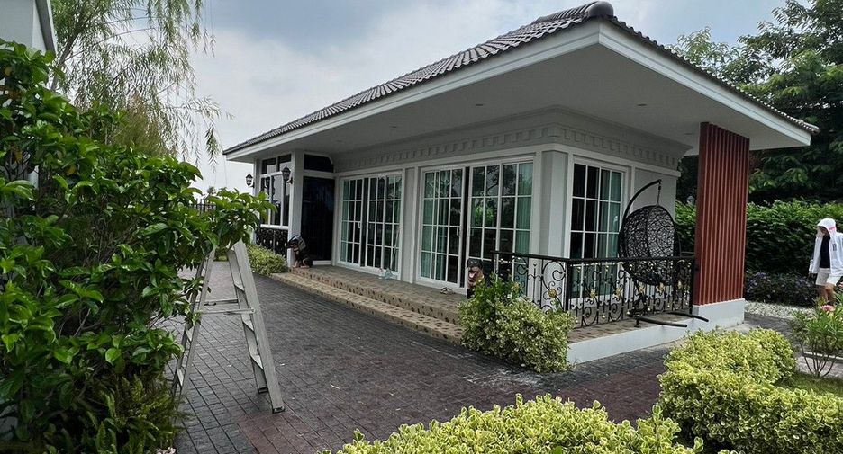 For sale 4 bed house in Khlong Khuean, Chachoengsao