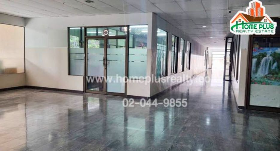 For sale 3 bedrooms condo in Huai Khwang, Bangkok