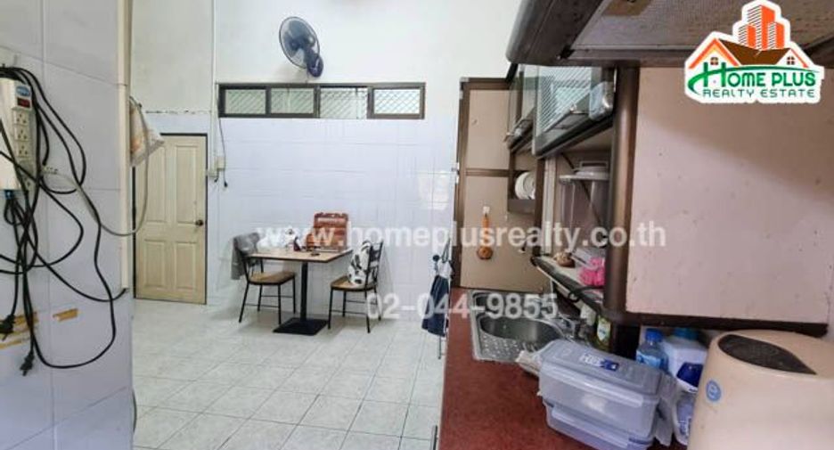 For sale 3 bedrooms condo in Huai Khwang, Bangkok