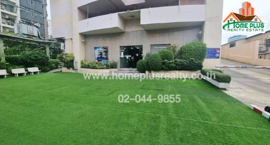 For sale 3 bedrooms condo in Huai Khwang, Bangkok