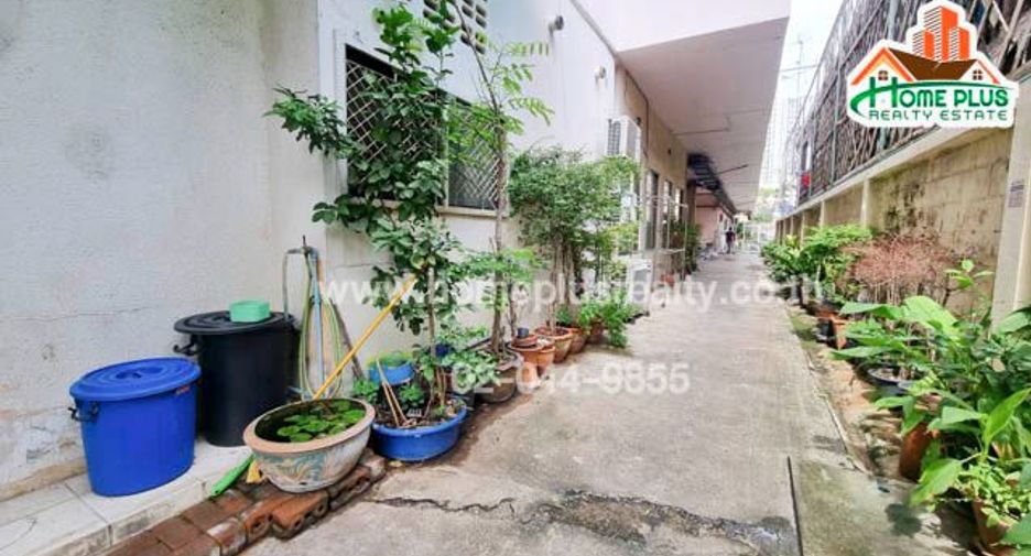 For sale 3 bedrooms condo in Huai Khwang, Bangkok