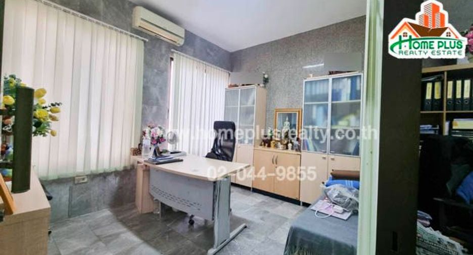 For sale 3 bedrooms condo in Huai Khwang, Bangkok