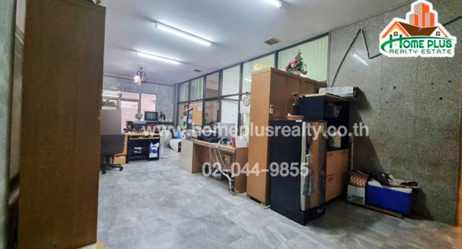 For sale 3 bedrooms condo in Huai Khwang, Bangkok