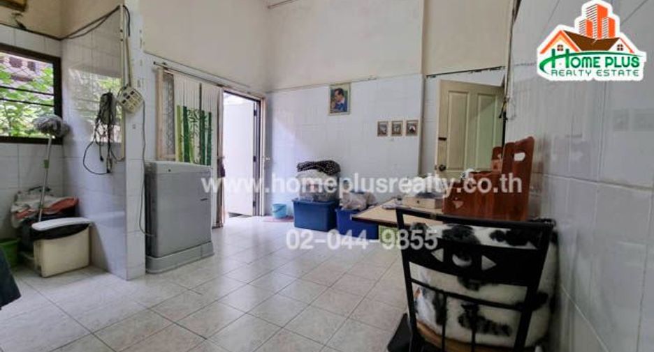 For sale 3 bedrooms condo in Huai Khwang, Bangkok