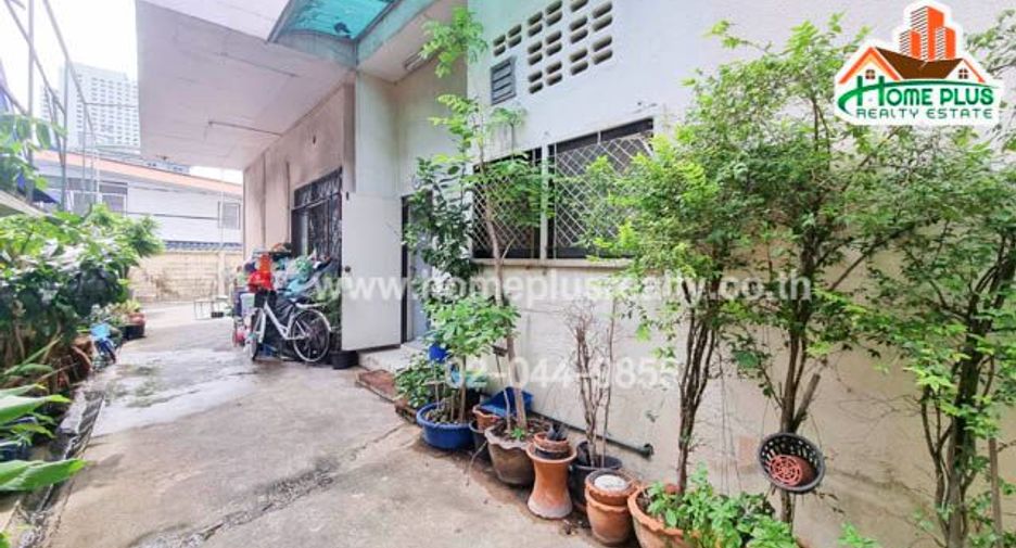For sale 3 bedrooms condo in Huai Khwang, Bangkok