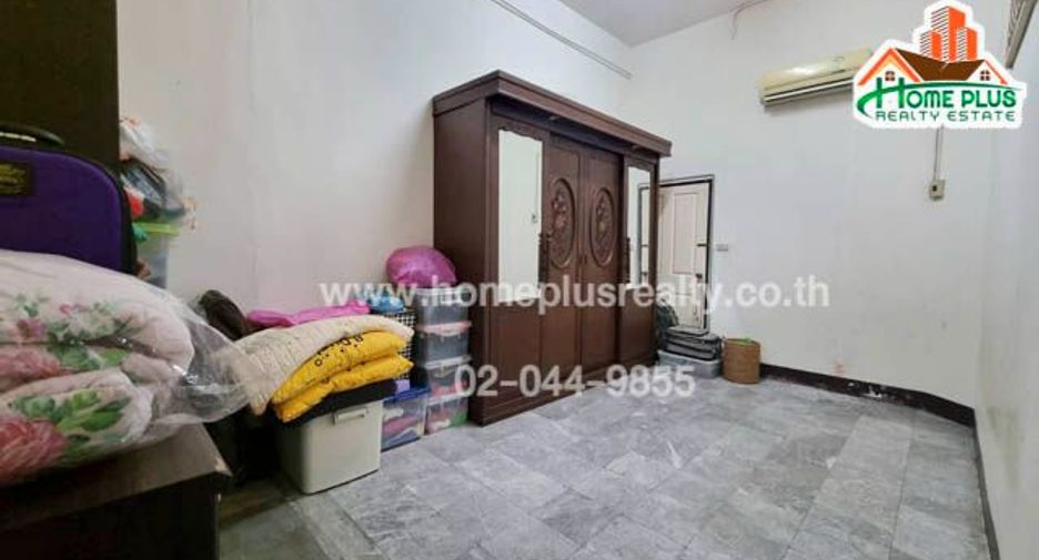 For sale 3 bedrooms condo in Huai Khwang, Bangkok