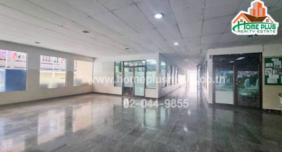 For sale 3 bedrooms condo in Huai Khwang, Bangkok