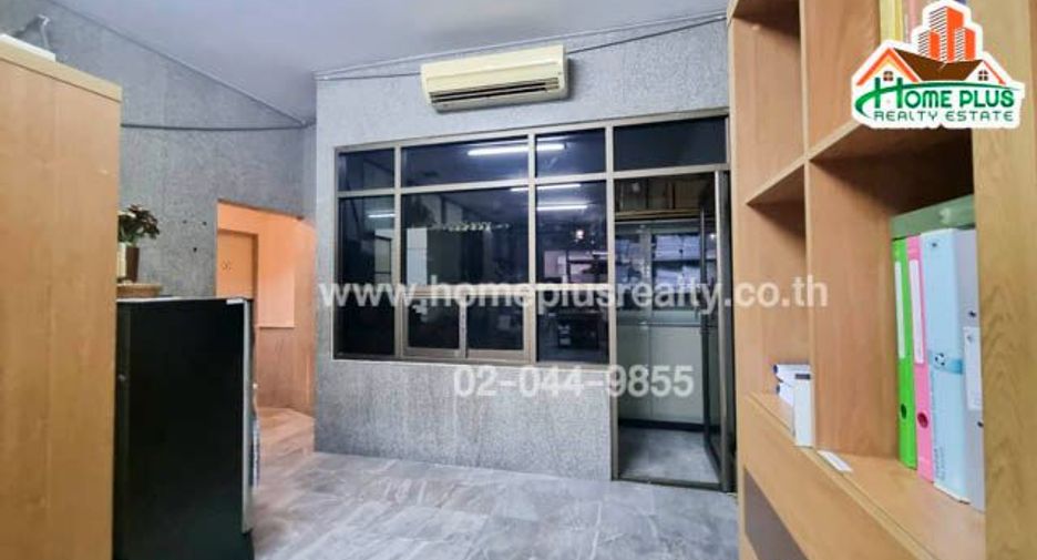 For sale 3 bedrooms condo in Huai Khwang, Bangkok