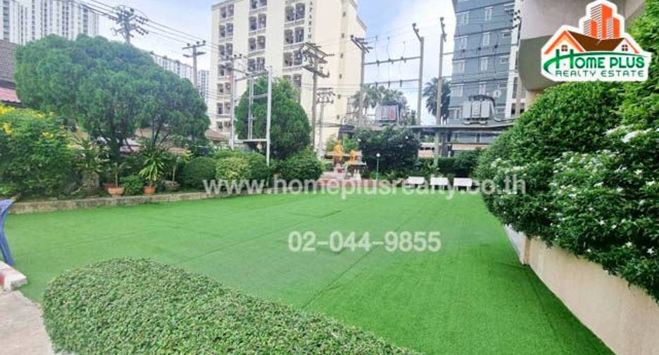 For sale 3 bedrooms condo in Huai Khwang, Bangkok