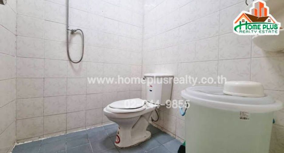 For sale 3 bedrooms condo in Huai Khwang, Bangkok