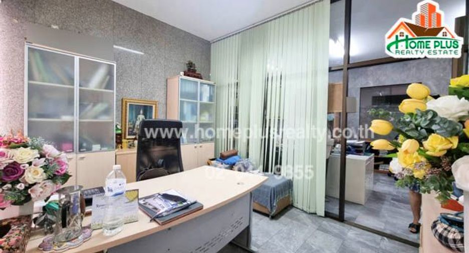 For sale 3 bedrooms condo in Huai Khwang, Bangkok