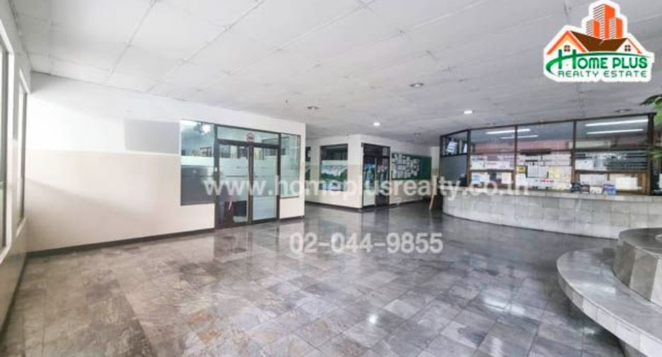 For sale 3 bedrooms condo in Huai Khwang, Bangkok