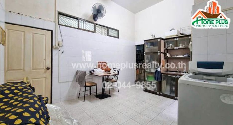 For sale 3 bedrooms condo in Huai Khwang, Bangkok