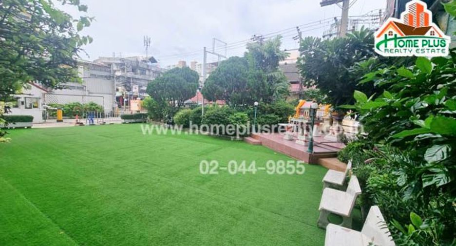 For sale 3 bedrooms condo in Huai Khwang, Bangkok