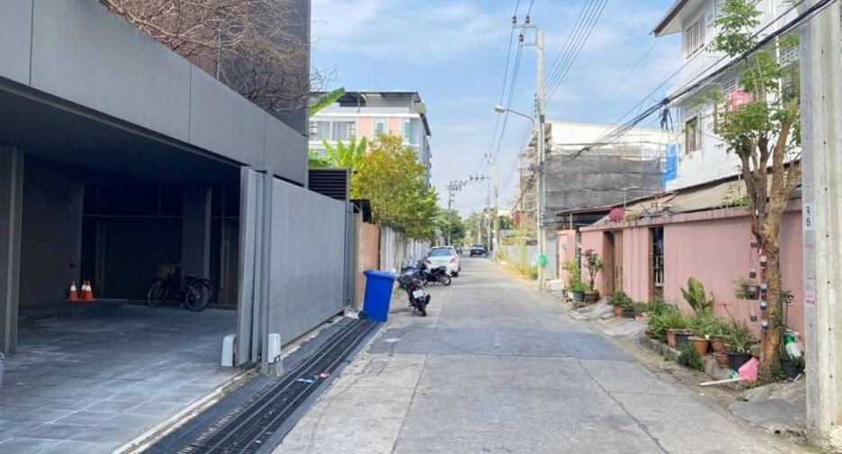 For sale 4 ベッドルーム house in Lat Phrao, Bangkok