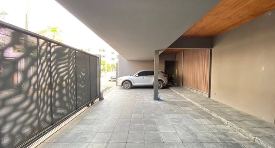 For sale 4 ベッドルーム house in Lat Phrao, Bangkok