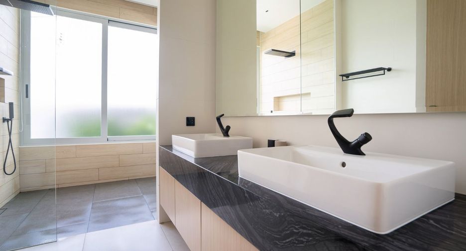 For sale 5 bedrooms villa in Mueang Phuket, Phuket