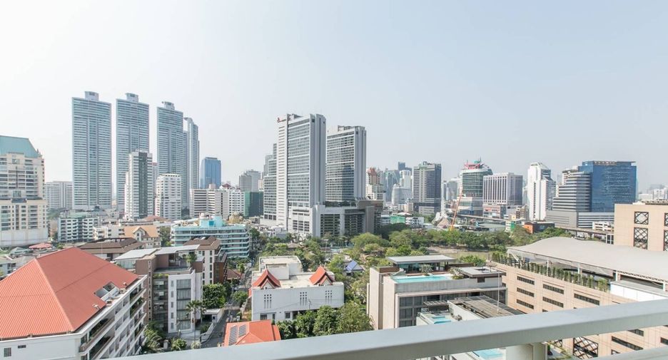 Condo en alquiler y en venta de 3 habitaciones en Khlong Toei, Bangkok