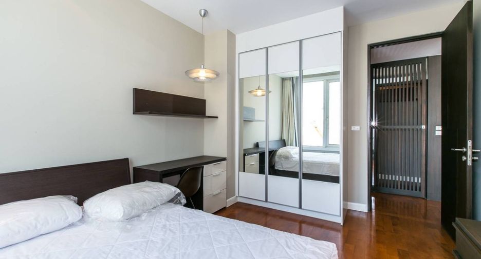 Condo en alquiler y en venta de 3 habitaciones en Khlong Toei, Bangkok