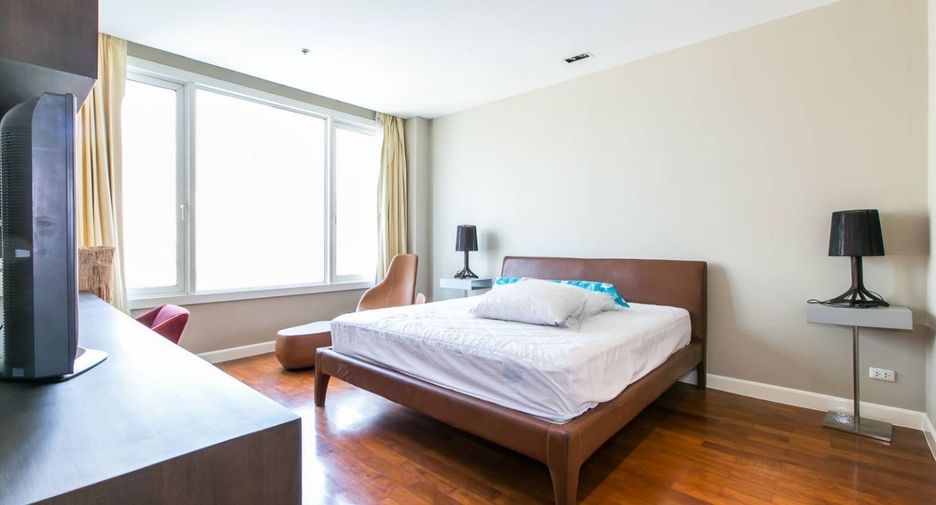 Condo en alquiler y en venta de 3 habitaciones en Khlong Toei, Bangkok