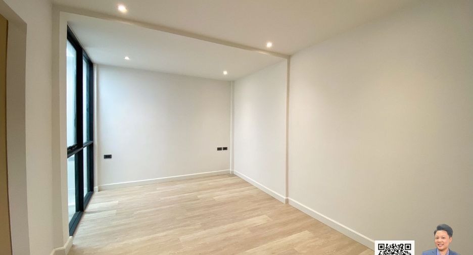 For sale 2 bedrooms townhouse in Watthana, Bangkok