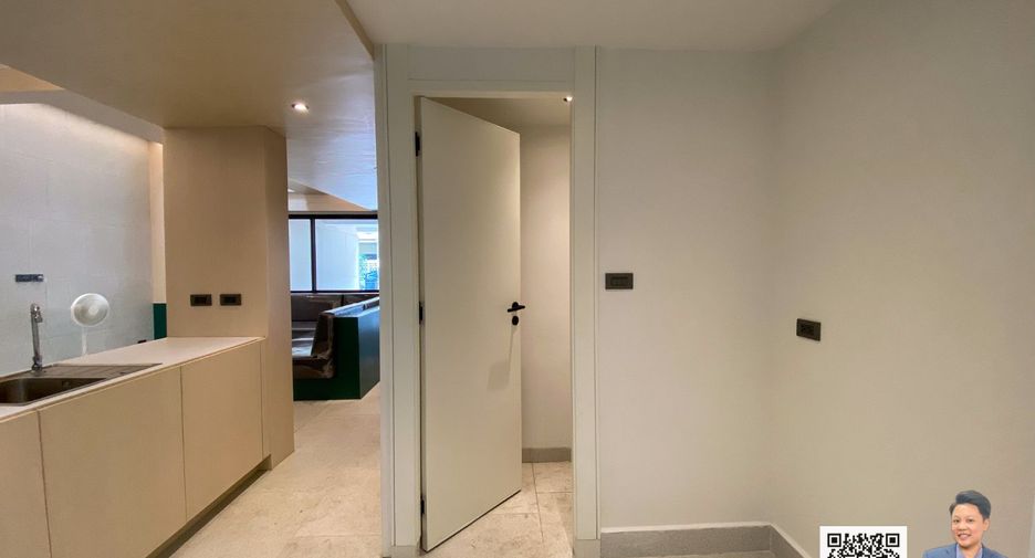 For sale 2 bedrooms townhouse in Watthana, Bangkok