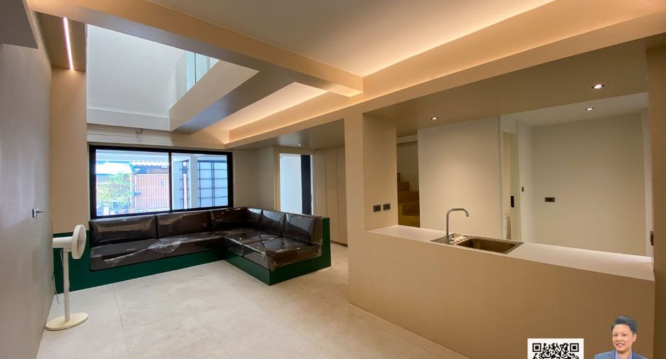 For sale 2 bedrooms townhouse in Watthana, Bangkok